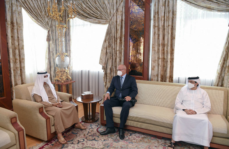 نهيان بن مبارك يستقبل سفير التشيك