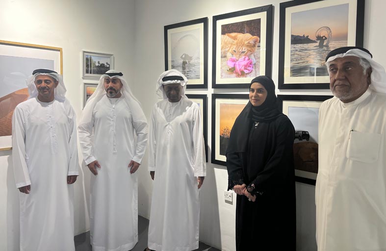 عبدالملك بن كايد يرعى المعرض الصيفي للصور في ديزاين جالري برأس الخيمة بمشاركة إماراتية ودولية