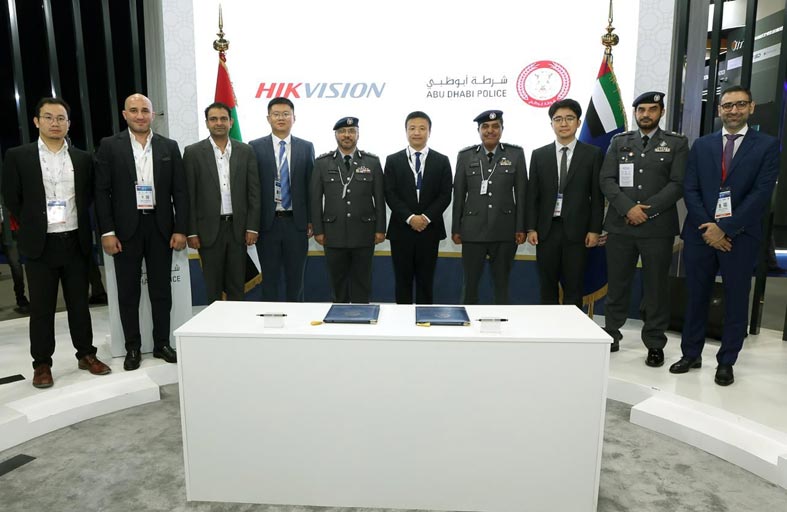 شرطة أبوظبي توقع مذكرة تفاهم مع (هك فيجين) خلال آيسنار أبوظبي 2024
