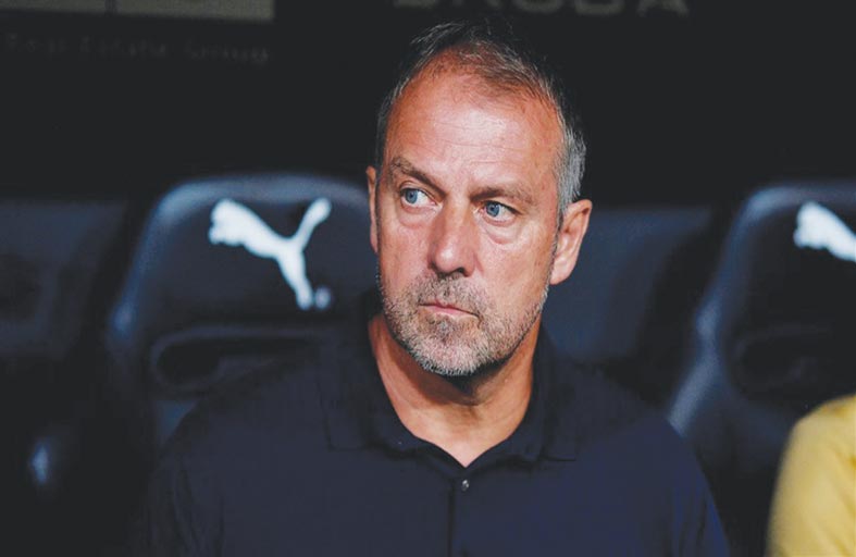 هل يكسر فليك لعنة أول «كلاسيكو» مع برشلونة؟