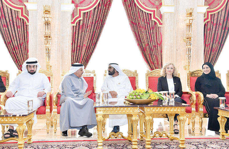 محمد بن راشد يستقبل عبداللطيف الزياني