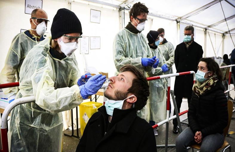 ترامب يبرر تقليله من خطورة كورونا لتجنيب الأميركيين الهلع 