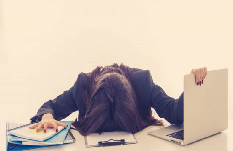 فترات الراحة القصيرة في العمل تخفف التعب وتحسّن الأداء
