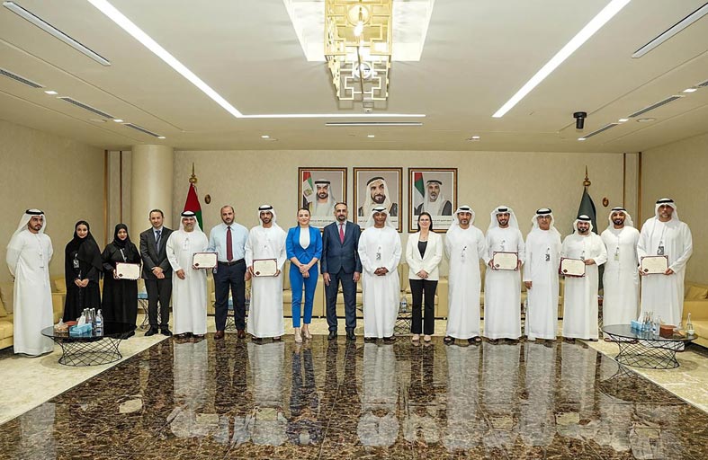 جمارك أبوظبي تحصل 6 جوائز ذهبية ضمن جوائز مجلس هارفارد العالمية للأعمال لعام 2024