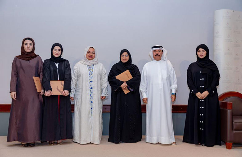الصوت الشعري للمرأة الإماراتية يحتفي بيومها في ندوة الثقافة والعلوم