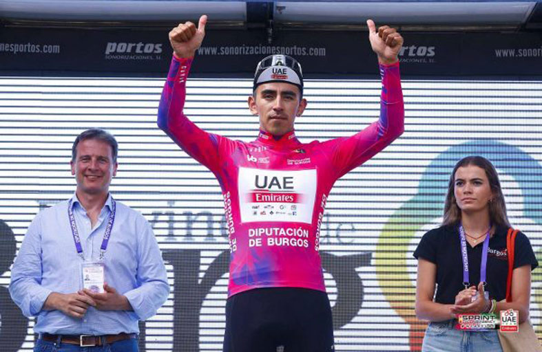 دراج فريق الإمارات يعتلي منصة التتويج في إسبانيا