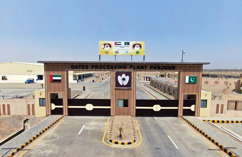 بتوجيهات رئيس الدولة .. بدء إنتاج مصنع بانجغور للتمور بباكستان
