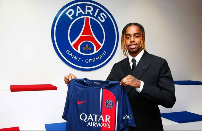 سان جرمان يضم برادلي باركولا من ليون 