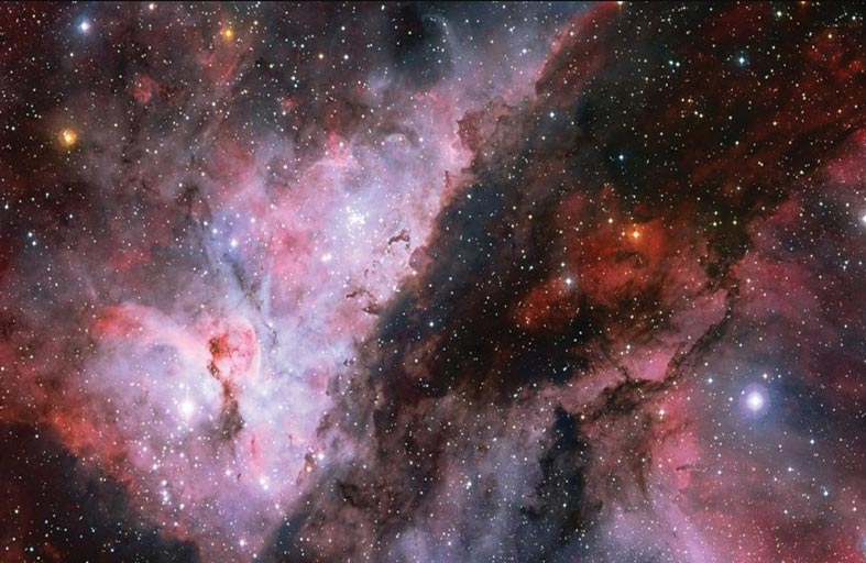 علماء فلك .. رصد ولادة أقدم مجرات الكون