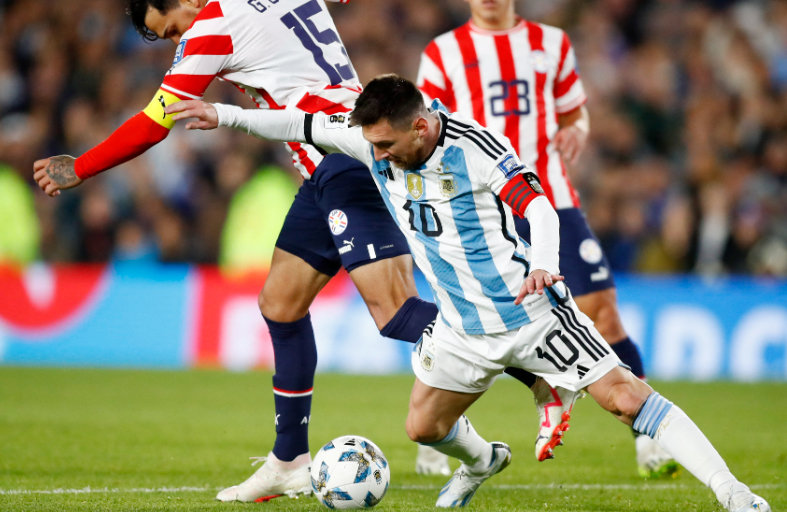 الأرجنتين تتمسك بمواصلة الانتصارات والبرازيل بمصالحة الجماهير في جولة مثيرة بتصفيات المونديال