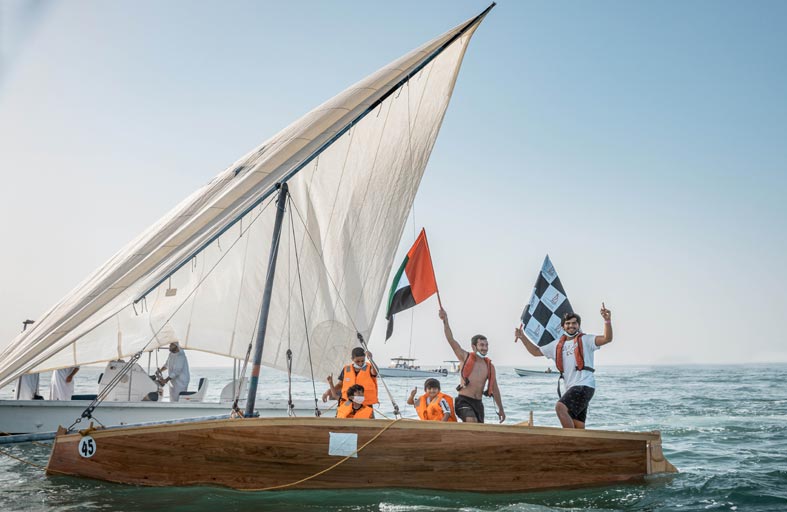 «الصاروخ» يحلق بناموس «جنانة» الشراعي في مهرجان الظفرة البحري 