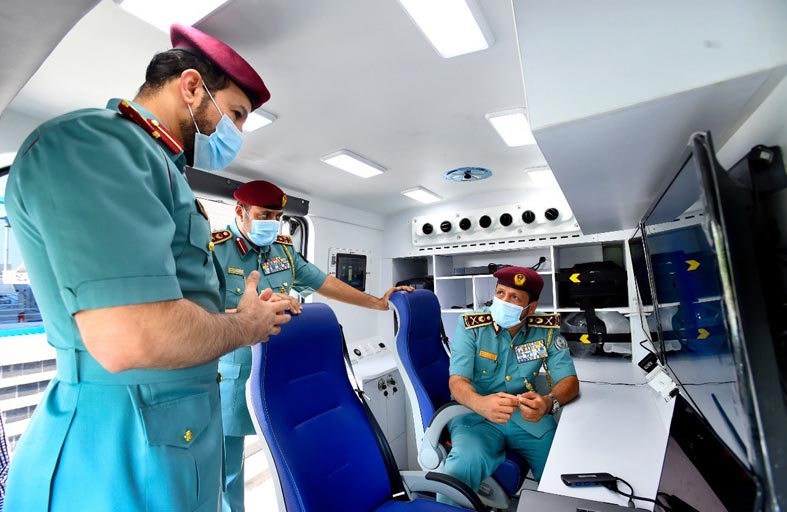 شرطة الشارقة تدشن مركزها الإعلامي المتنقل