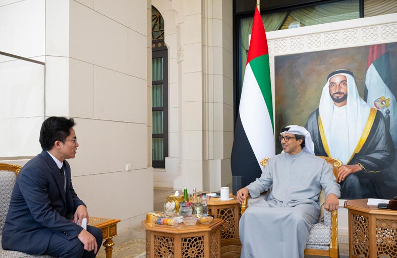 منصور بن زايد يستقبل سفير فيتنام