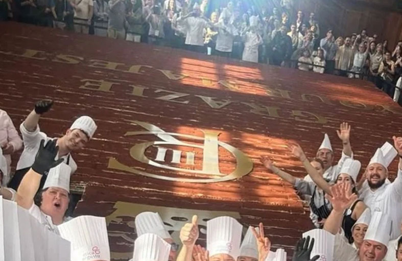 بـ 100 طاهٍ و3000 بيضة.. لأطول تيراميسو في العالم