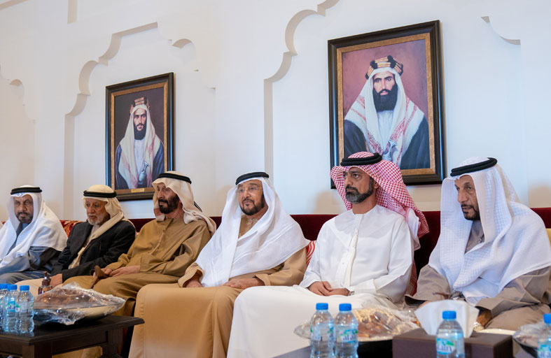 ولي عهد عجمان يقدم واجب العزاء في وفاة صغير بن خلف القبيسي