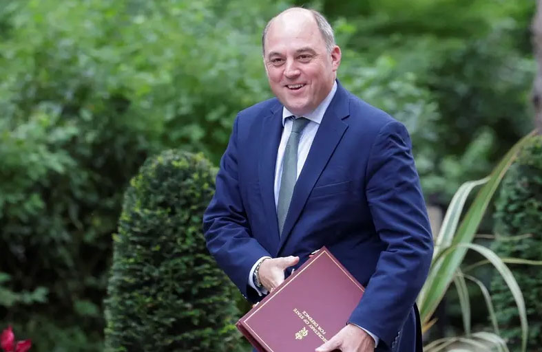 استقالة وزير الدفاع البريطاني على وقع النزاع في أوكرانيا 