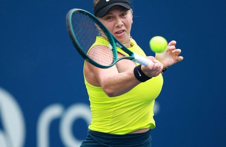 أنيسيموفا تُقصي سابالينكا من ربع نهائي تورونتو  