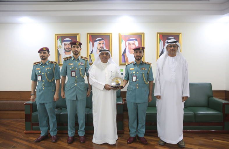 إدارة الدفاع المدني تكرم غرفة تجارة رأس الخيمة لتميزها على مستوى الامارة