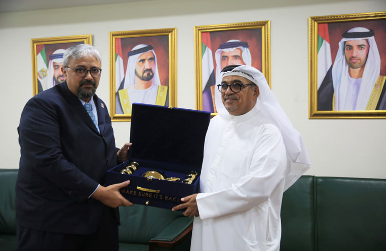 غرفة رأس الخيمة تبحث تعزيز التعاون التجاري مع سفير جمهورية ماليزيا لدى الدولة 