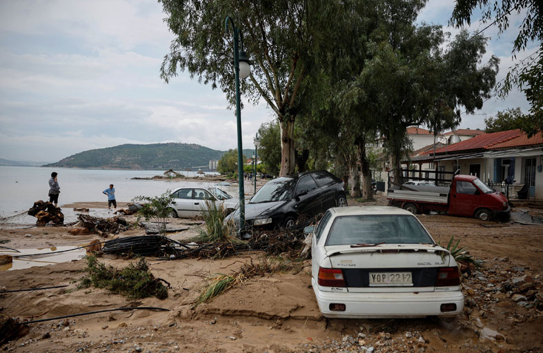 إنقاذ مئات الأشخاص بعد عاصفة جديدة في اليونان 