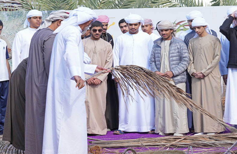 مهرجان العين للتمور يستقبل مدارس مدينة العين