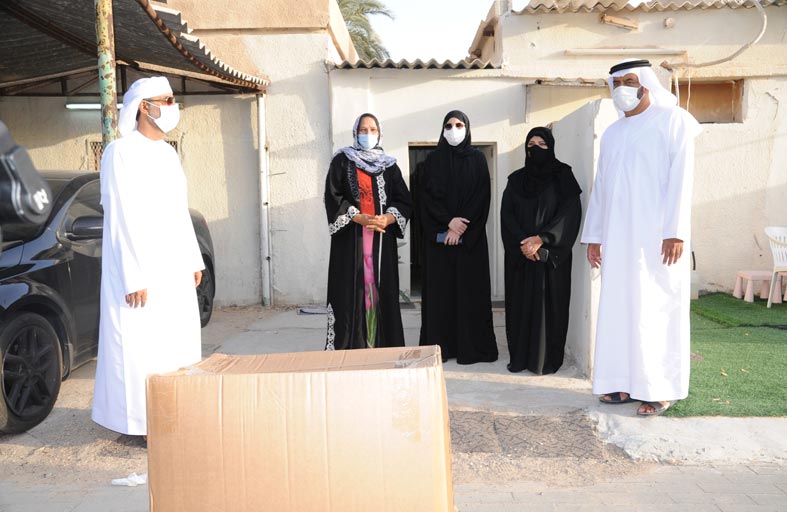 جمعية الإمارات للسرطان توزع المير الرمضاني في العين وأبوظبي