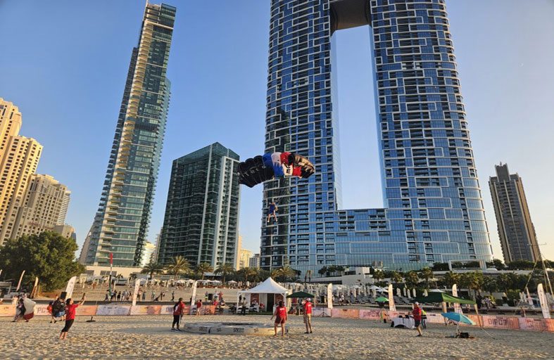 «البلوشي» يتصدر اليوم الافتتاحي لـ «الهدف» والأمريكي كريت في التزحلق على الماء 