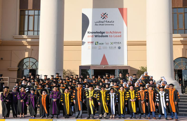 جامعة أبوظبي تحتفل بتخريج 1516 خريجاً وخريجة من الدفعة 17 
