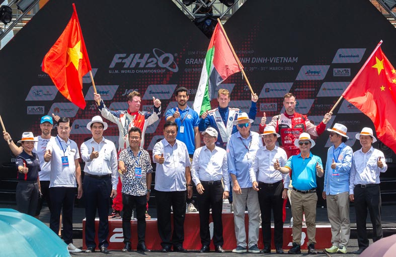 زورق فيكتوري 4  بطلا لجائزة فيتنام -فورمولا 1 بجدارة