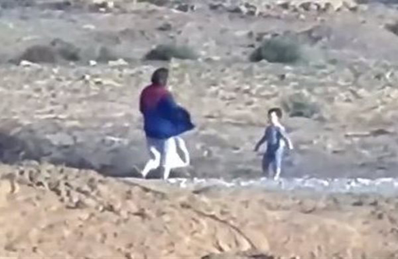 حماس تفرج عن مستوطنة وطفليها.. وإسرائيل تعتبرها خدعة إعلامية 