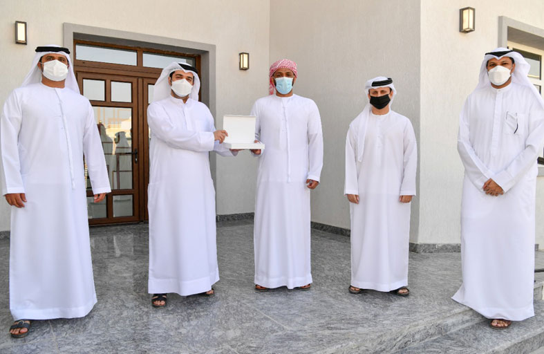 وزارة الطاقة والبنية التحتية تبدأ تسليم الدفعة الأولى من مجمع حي الخوانيج السكني 