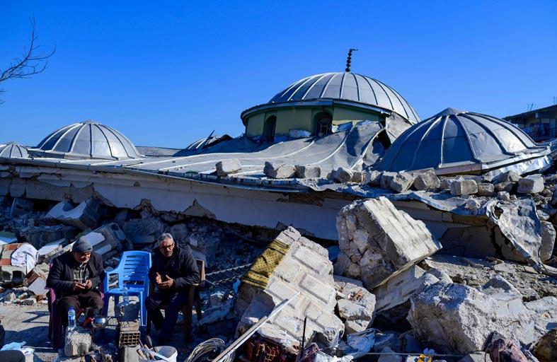 «الإحباط» يخيم على الأتراك والسوريين.. و«تلميح» بريطاني يورط أمريكا