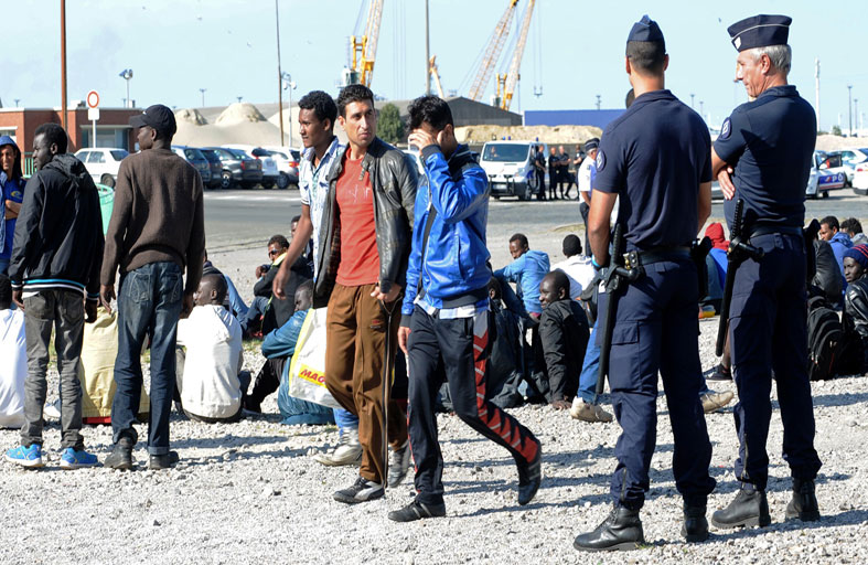 كيف تحول قانون الهجرة الفرنسي من أمل إلى كابوس؟