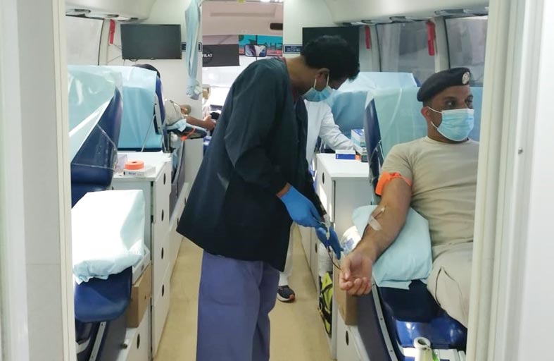 تبرع بالدم في شرطة أبوظبي من أجل الإنسانية
