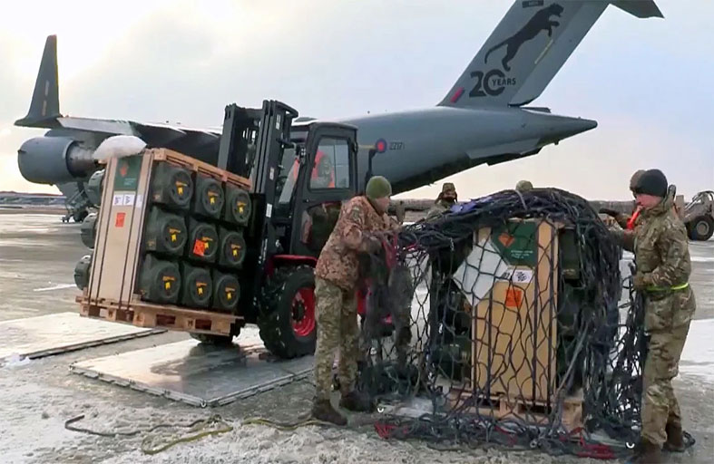 ذا هيل: يستحيل منع تهريب السلاح الأمريكي إلى خارج أوكرانيا