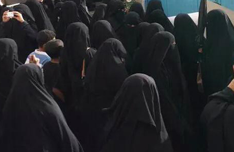 بينهن قاصرات.. أكثر من ألف امرأة يمنية بمعتقلات الحوثي