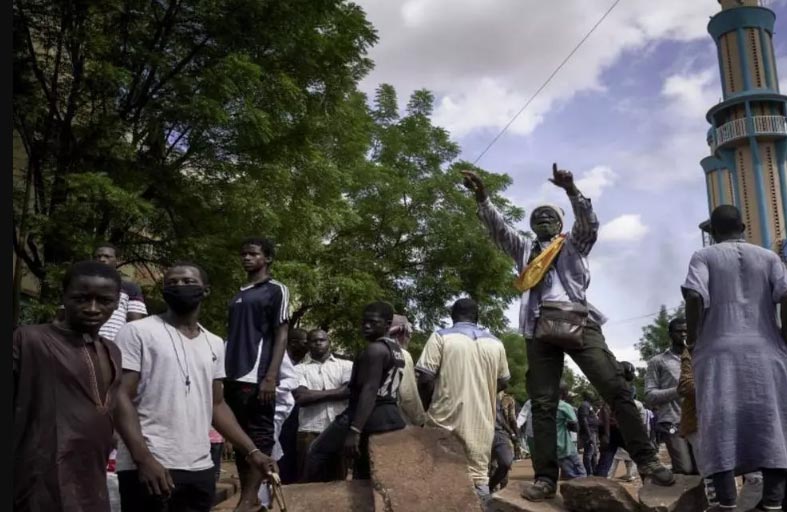 الحراك الاحتجاجي في مالي يتمسك بمطلب استقالة الرئيس  