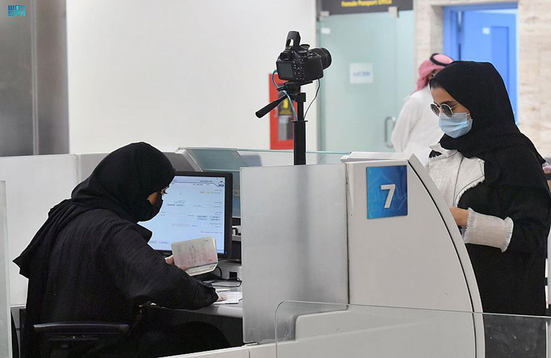 « المرأة السعودية».. نواةُ المجتمع وشريكٌ أساس في مسيرة التنمية