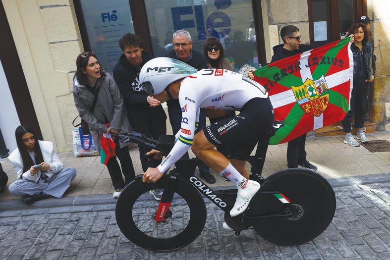 «الإمارات للدراجات».. انطلاقة قوية في سباق ايتزوليا باسك كونتري