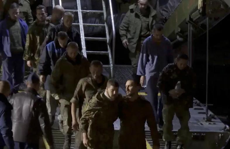 «آزوف مقابل ميدفيدشوك».. تفاصيل صفقة الأسرى بين موسكو وكييف