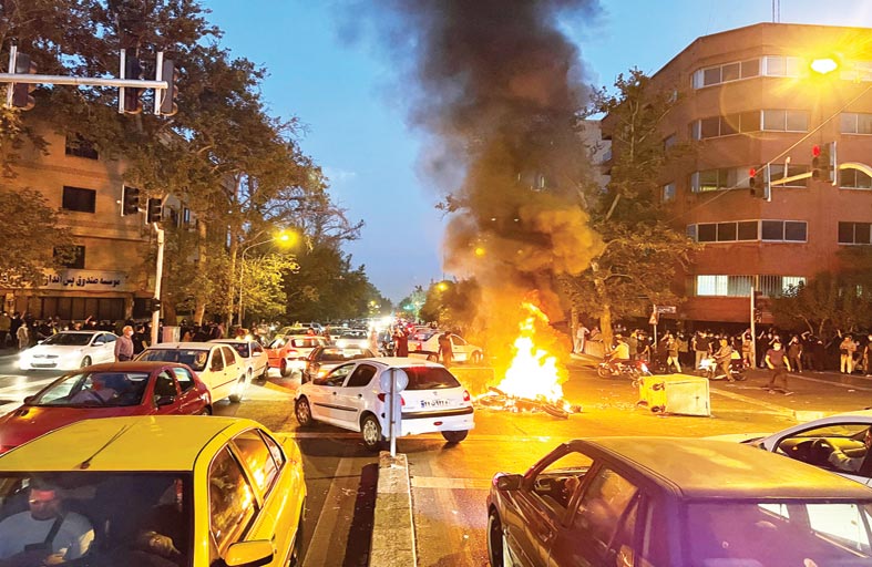 تمدد الاحتجاجات في إيران وارتفاع عدد القتلى 