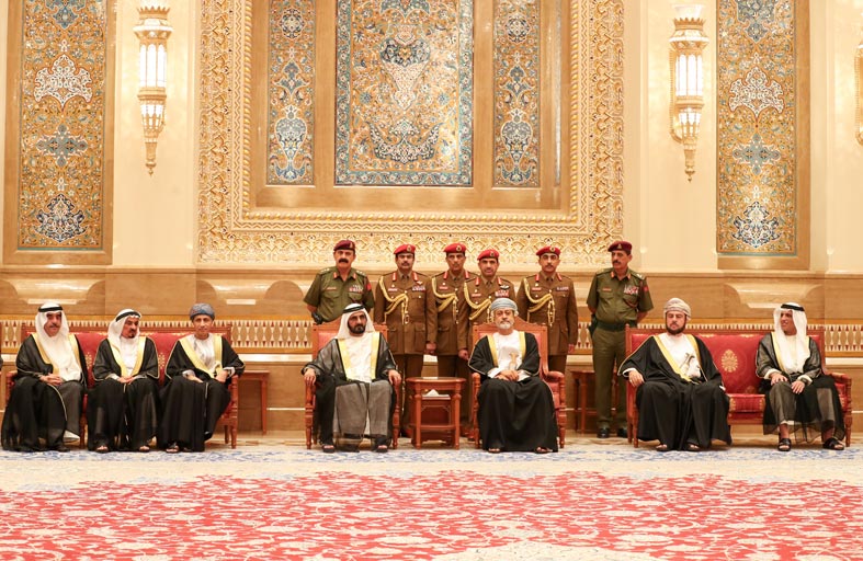 محمد بن راشد وحكام: عجمان و أم القيوين و رأس الخيمة وعدد من الشيوخ يعزون سلطان عمان بوفاة قابوس بن سعيد