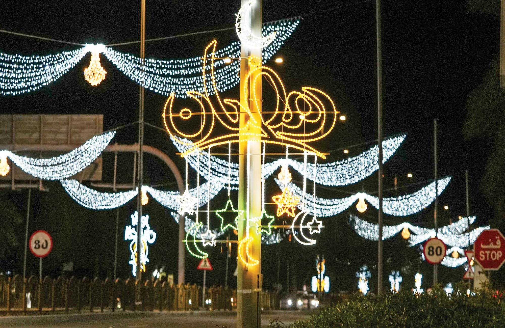 تزيين مدن منطقة الظفرة بأكثر من 1000 مجسم احتفاءً بشهر رمضان