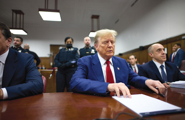 الأميركيون منقسمون.. النساء يدعمن بايدن والرجال ترامب