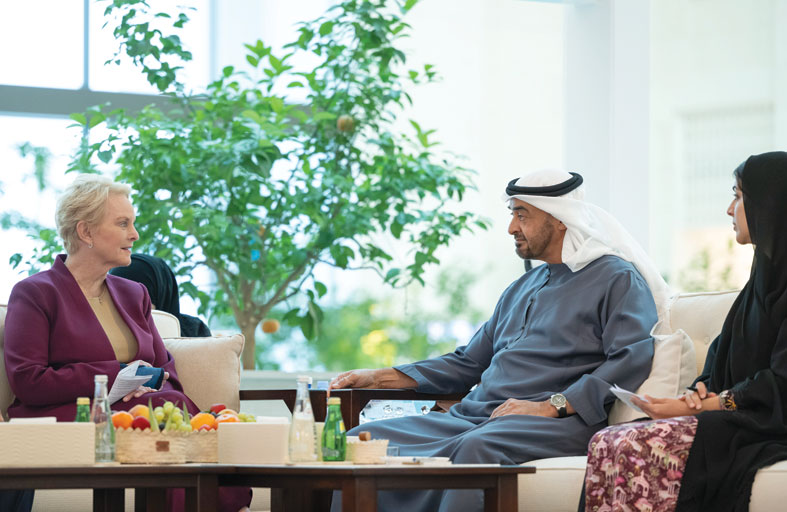رئيس الدولة يستقبل المديرة التنفيذية لبرنامج الأغذية العالمي ويبحثان التنسيق لإيصال المساعدات الإنسانية إلى غزة 