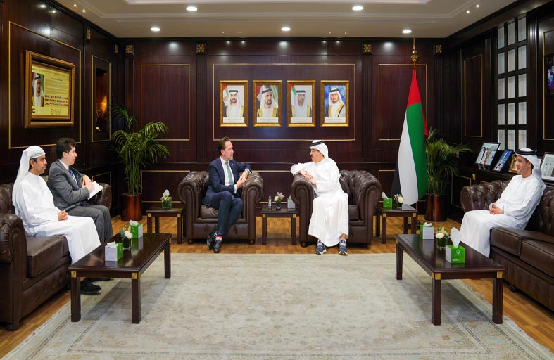 سعيد محمد الطاير يبحث تعزيز التعاون في قطاعي المياه والطاقة المتجددة والنظيفة مع قنصل عام المملكة المتحدة في دبي 