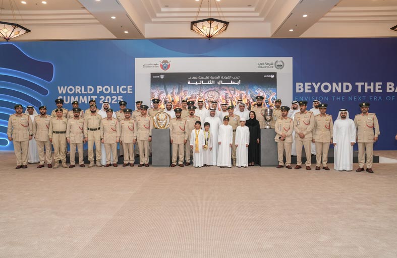 عبد الله المري يستقبل إدارة فريق نادي الوصل المتوج بالثنائية