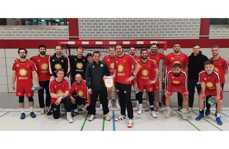 «إبراهيم الأميري» يحصل على شهادة معايشة لكرة اليد بألمانيا