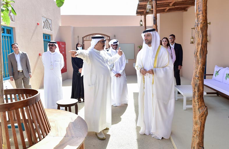 سلطان بن أحمد القاسمي يفتتح نزل الرياحين بمدينة خورفكان