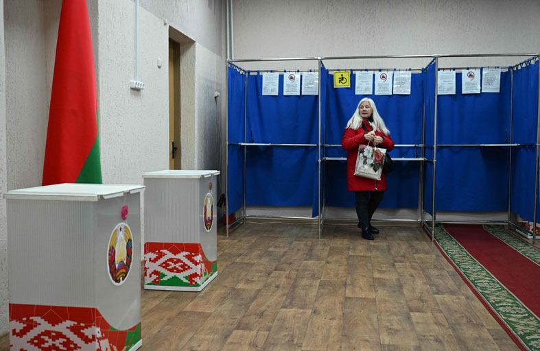 الغرب يشكك في نزاهة انتخابات روسيا البيضاء 